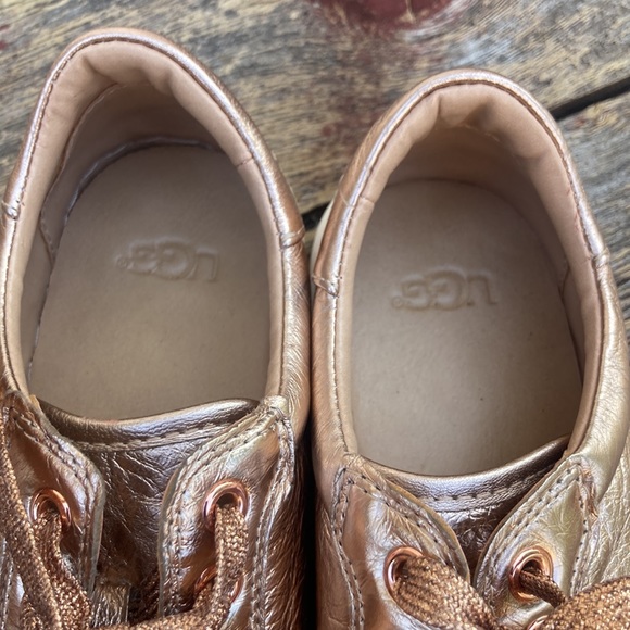 💙UGG Milo Metallic Sneakers - Picture 11 of 14